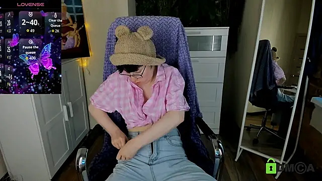 Melissa Wells online show from 09-19-25, 03:38