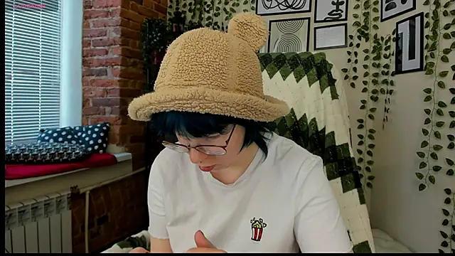 Melissa Wells online show from 05-05-26, 02:53