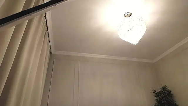 Miriam fox online show from 10-18-25, 04:31