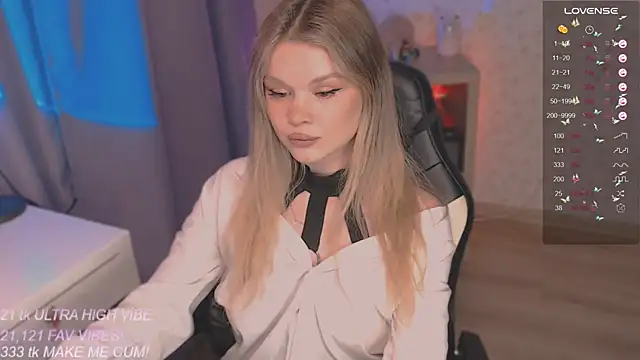 Snapshot of VeronaAura chatting on 09-22-25, 05:08 VeronaAura online show from 09-22-25, 05:08