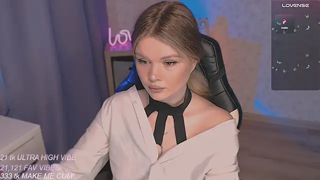 Snapshot of VeronaAura chatting on 09-30-25, 01:50 VeronaAura online show from 09-30-25, 01:50