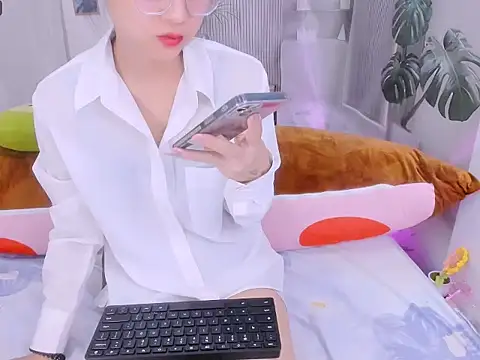 Ly   online show from 04-08-26, 03:41