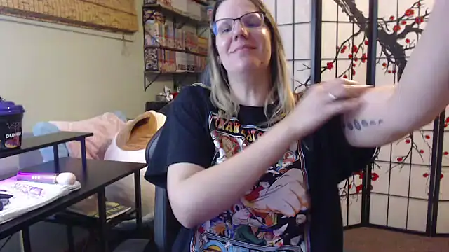 Snapshot of Sarahtineke chatting on 02-12-26, 10:31 Sarahtineke online show from 02-12-26, 10:31