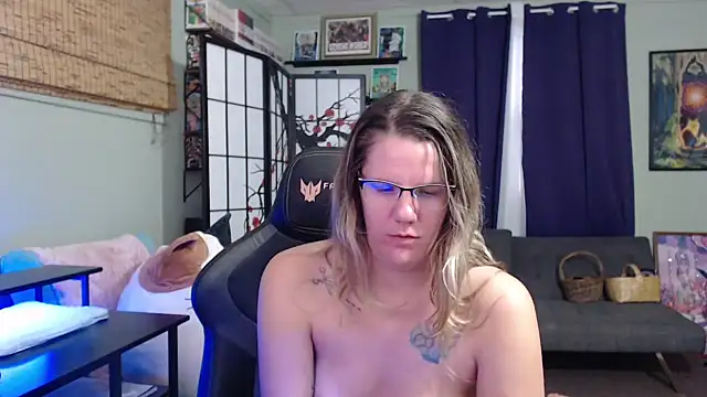 Snapshot of Sarahtineke chatting on 11-25-25, 04:07 Sarahtineke online show from 11-25-25, 04:07