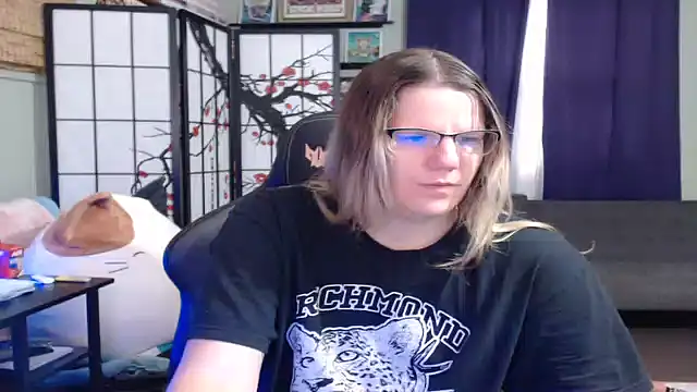 Snapshot of Sarahtineke chatting on 10-31-25, 04:25 Sarahtineke online show from 10-31-25, 04:25