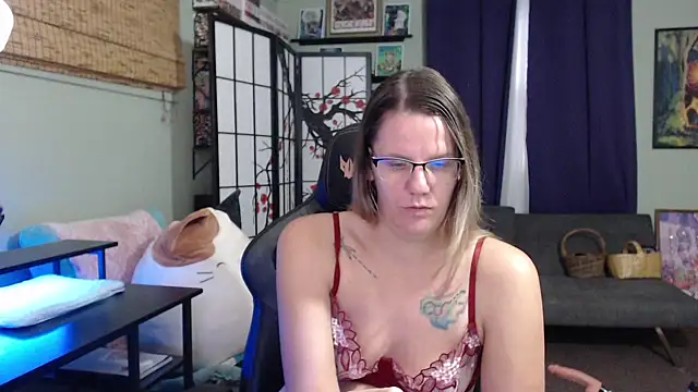 Snapshot of Sarahtineke chatting on 11-21-25, 05:12 Sarahtineke online show from 11-21-25, 05:12