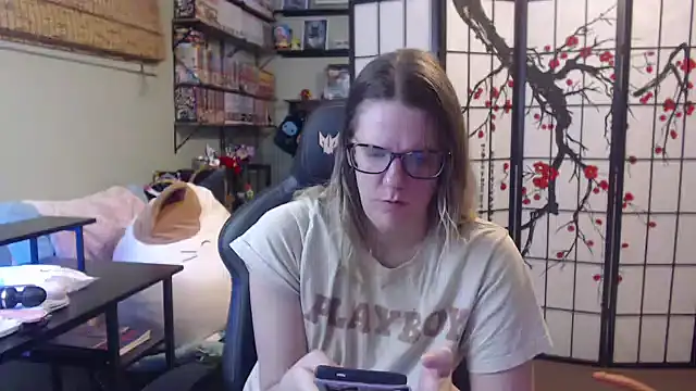 Snapshot of Sarahtineke chatting on 03-19-26, 03:45 Sarahtineke online show from 03-19-26, 03:45