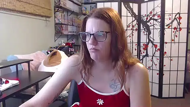 Snapshot of Sarahtineke chatting on 07-15-26, 05:31 Sarahtineke online show from 07-15-26, 05:31