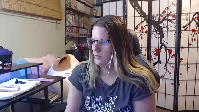 Snapshot of Sarahtineke chatting on 02-05-26, 10:49 Sarahtineke online show from 02-05-26, 10:49