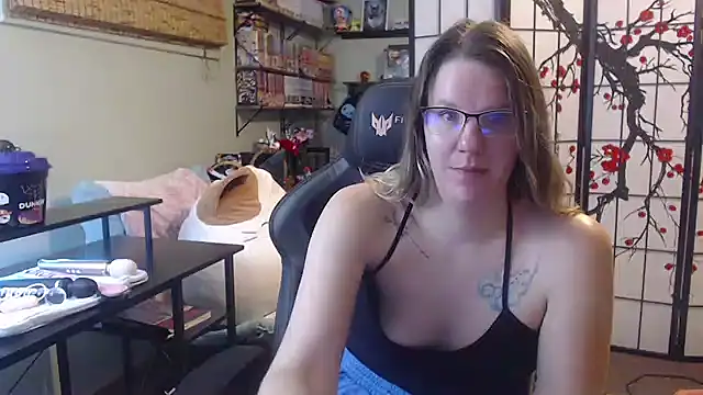 Snapshot of Sarahtineke chatting on 03-03-26, 04:14 Sarahtineke online show from 03-03-26, 04:14