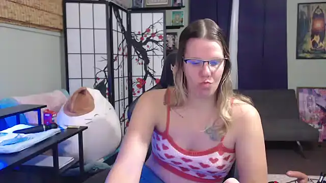 Snapshot of Sarahtineke chatting on 10-27-25, 04:19 Sarahtineke online show from 10-27-25, 04:19