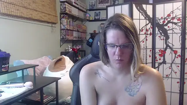 Snapshot of Sarahtineke chatting on 02-14-26, 05:46 Sarahtineke online show from 02-14-26, 05:46