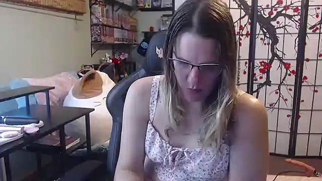 Snapshot of Sarahtineke chatting on 03-08-26, 03:04 Sarahtineke online show from 03-08-26, 03:04