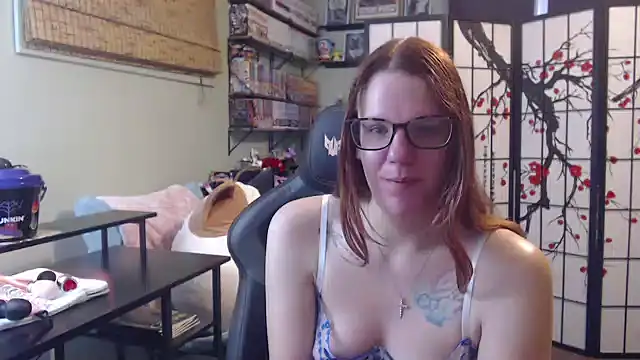 Snapshot of Sarahtineke chatting on 07-12-26, 03:02 Sarahtineke online show from 07-12-26, 03:02