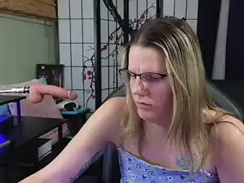 Sarahtineke online show from 01-10-25, 05:05