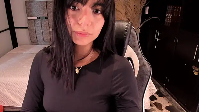 NicolRoss  online show from 07-18-26, 12:30