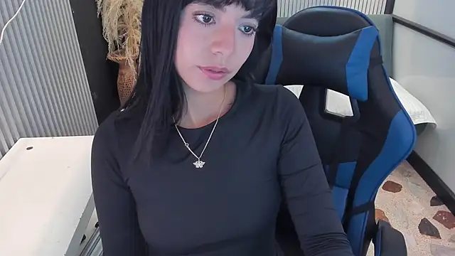NicolRoss  online show from 06-10-26, 09:27