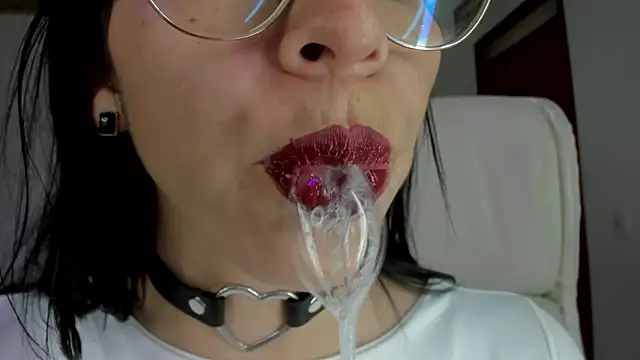 Snapshot of Katty_mouth chatting on 02-14-25, 07:02 Katty mouth online show from 02-14-25, 07:02