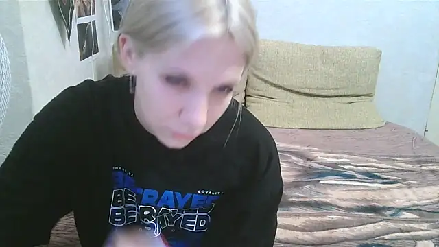 Snapshot of -GoldenGirl- chatting on 03-04-25, 12:44 -GoldenGirl- online show from 03-04-25, 12:44