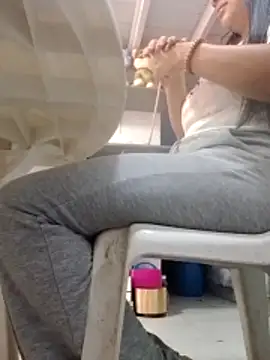 Snapshot of VivienAndClark chatting on 11-04-25, 03:05 VivienAndClark online show from 11-04-25, 03:05