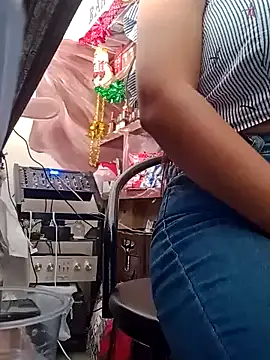 Snapshot of VivienAndClark chatting on 12-11-24, 03:58 VivienAndClark online show from 12-11-24, 03:58