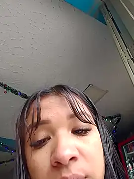 Snapshot of VivienAndClark chatting on 12-11-24, 07:03 VivienAndClark online show from 12-11-24, 07:03