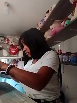 Snapshot of VivienAndClark chatting on 10-20-25, 08:31 VivienAndClark online show from 10-20-25, 08:31