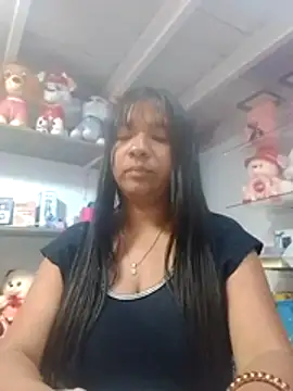 Snapshot of VivienAndClark chatting on 10-28-25, 09:36 VivienAndClark online show from 10-28-25, 09:36