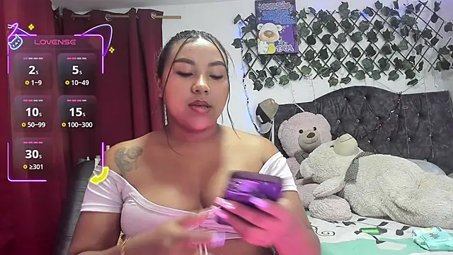 Snapshot of PaulinaSwan chatting on 10-10-25, 04:02 PaulinaSwan online show from 10-10-25, 04:02