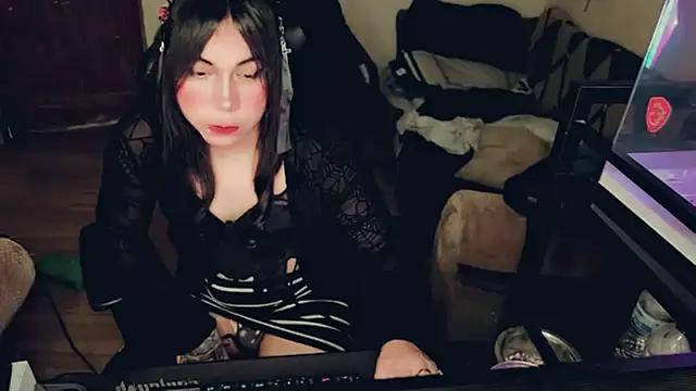 Snapshot of evelyntvsexy chatting on 07-17-26, 06:05 evelyntvsexy online show from 07-17-26, 06:05