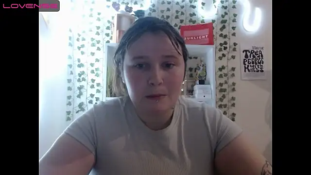 Snapshot of Light_Luna chatting on 01-14-25, 11:42 Light Luna online show from 01-14-25, 11:42