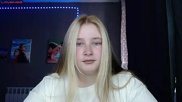 Snapshot of Light_Luna chatting on 10-19-25, 07:22 Light Luna online show from 10-19-25, 07:22