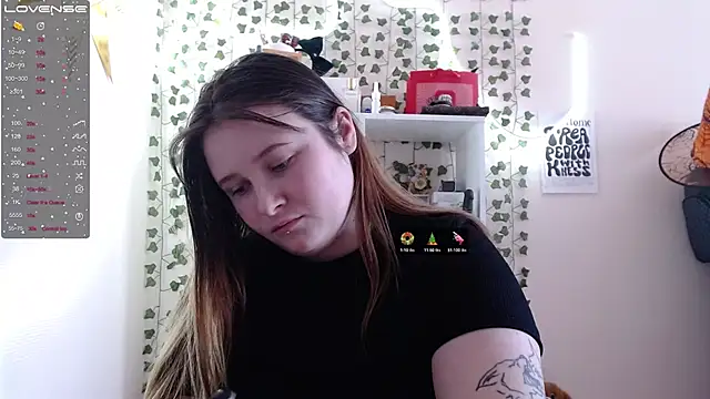 Snapshot of Light_Luna chatting on 02-06-25, 08:39 Light Luna online show from 02-06-25, 08:39