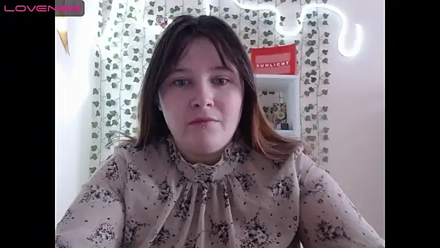 Snapshot of Light_Luna chatting on 01-13-25, 06:16 Light Luna online show from 01-13-25, 06:16