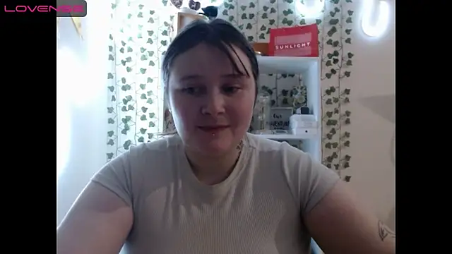 Snapshot of Light_Luna chatting on 01-12-25, 01:58 Light Luna online show from 01-12-25, 01:58