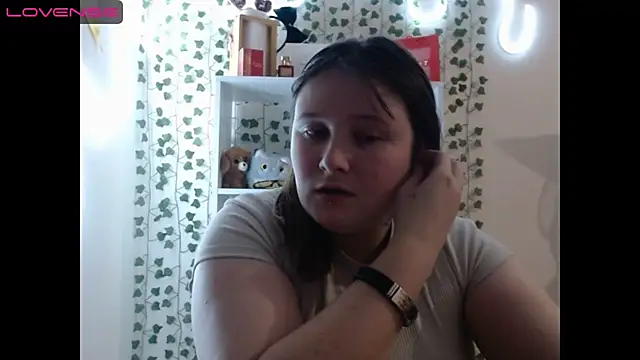 Snapshot of Light_Luna chatting on 01-12-25, 05:01 Light Luna online show from 01-12-25, 05:01