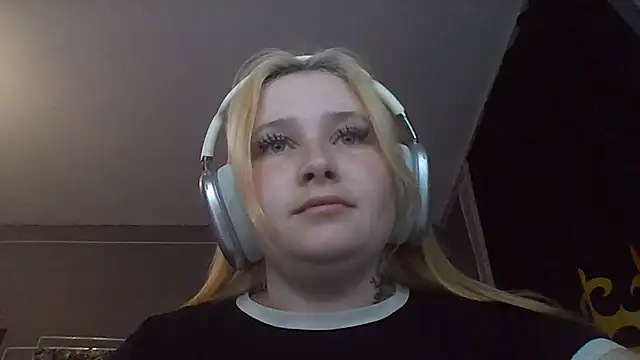 Light Luna online show from 07-15-26, 04:36