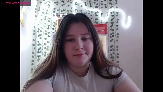 Snapshot of Light_Luna chatting on 01-12-25, 03:28 Light Luna online show from 01-12-25, 03:28