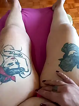 Snapshot of Hotsereia chatting on 10-19-25, 01:14 Hotsereia online show from 10-19-25, 01:14