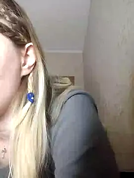 Snapshot of LeraSweet chatting on 03-16-25, 08:10 LeraSweet online show from 03-16-25, 08:10