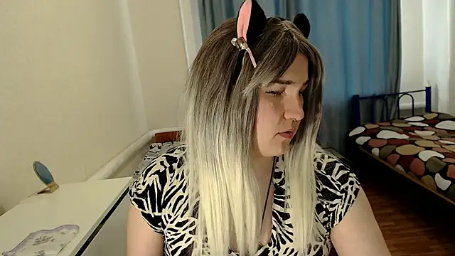 Snapshot of EvaMiron chatting on 05-29-26, 02:23 EvaMiron online show from 05-29-26, 02:23