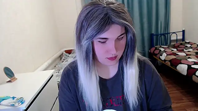 Snapshot of EvaMiron chatting on 05-11-26, 05:54 EvaMiron online show from 05-11-26, 05:54