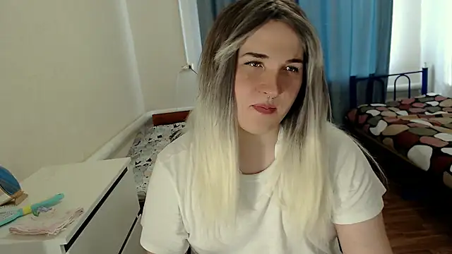 Snapshot of EvaMiron chatting on 05-18-26, 02:11 EvaMiron online show from 05-18-26, 02:11