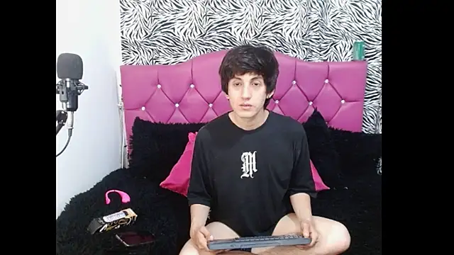 Robinviollet online show from 01-11-26, 04:08