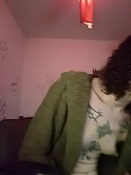 Snapshot of SuccubusTatuada chatting on 10-28-25, 01:54 SuccubusTatuada online show from 10-28-25, 01:54