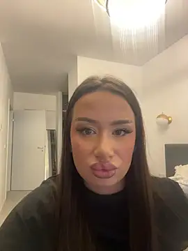 deliaroyal online show from 11-18-25, 02:09