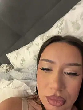 deliaroyal online show from 11-16-25, 02:11