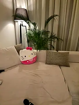 Snapshot of bambixboo chatting on 10-19-25, 08:00 bambixboo online show from 10-19-25, 08:00
