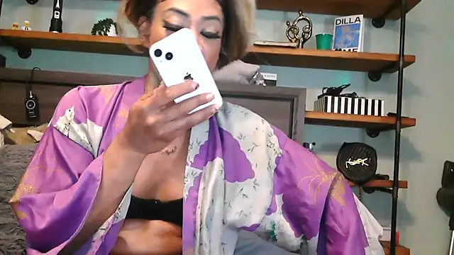 Snapshot of CaramelDipper chatting on 06-01-26, 04:45 CaramelDipper online show from 06-01-26, 04:45