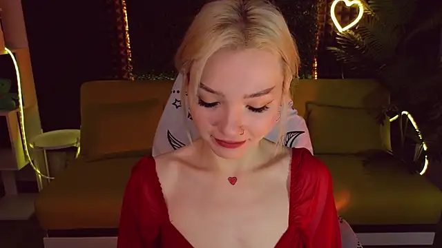 Snapshot of SandraBoyl chatting on 02-05-25, 01:26 SandraBoyl online show from 02-05-25, 01:26